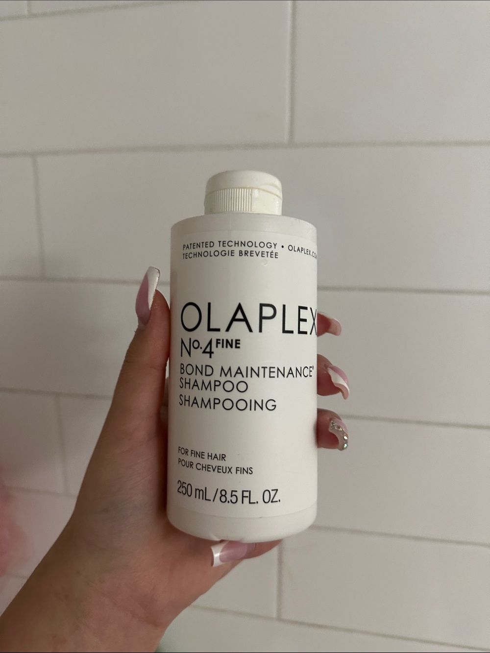 OLAPLEX No.4 Fine Bond Maintenance Shampoo - White